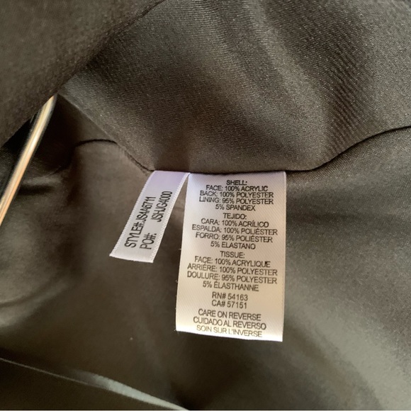 JESSICA SIMPSON’s Cape - Picture 7 of 7